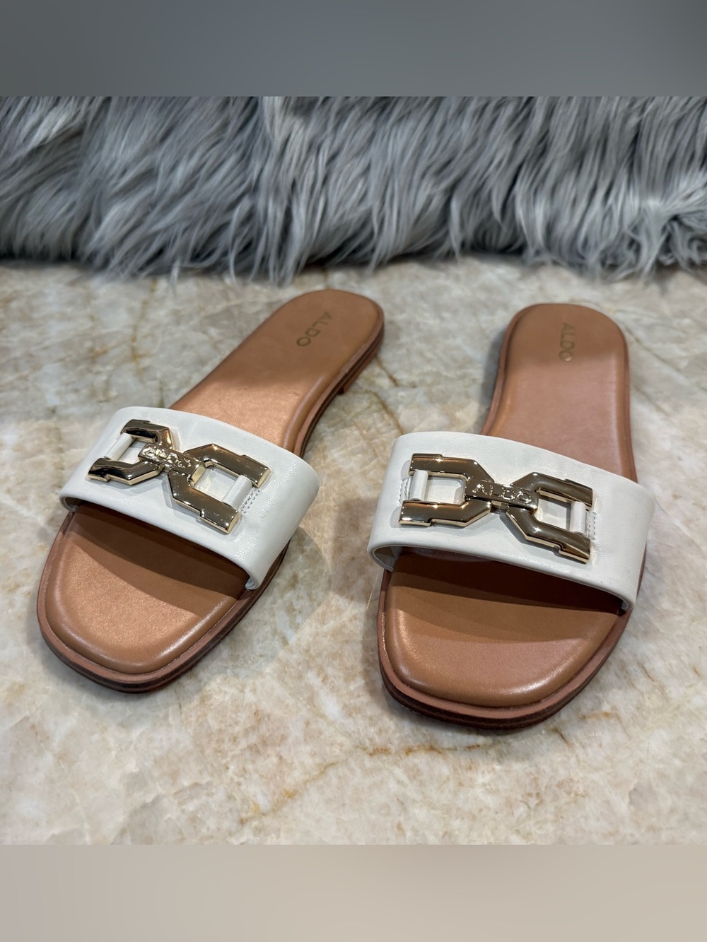 ALDO Women's White and Gold Sandals
Size US 9